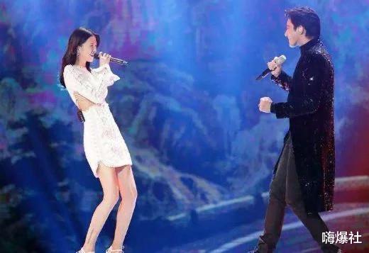 酒吧|曾落魄去当酒吧驻唱，却因一首歌走红，如今身价上亿却从不炫富！