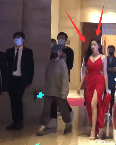 关晓彤|同居传闻过去5天,关晓彤一袭“中国红”长裙亮相发布会,生图又高又壮