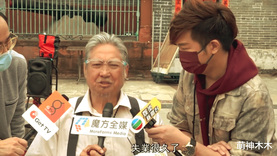 69歲洪金寶身形暴瘦，安居上海親自現身買菜，坐輪椅倆保鏢護航-圖10