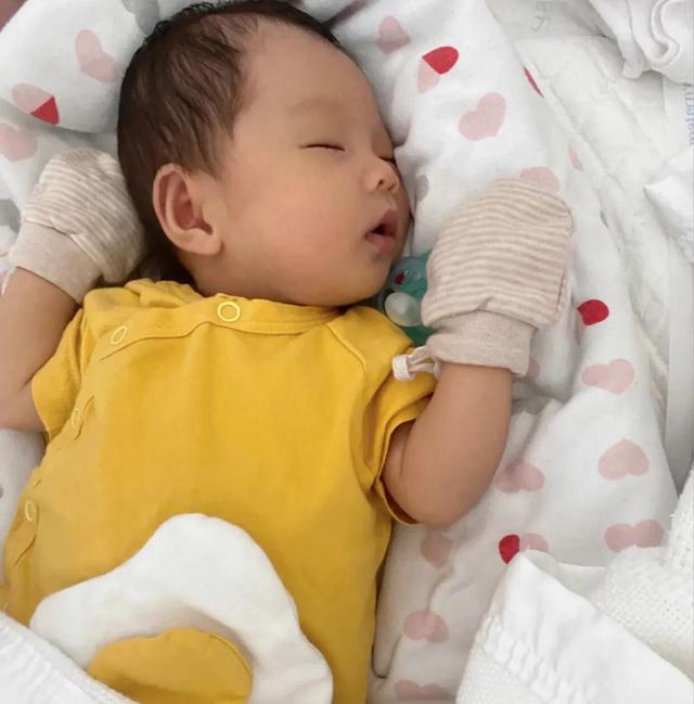 斗转星移啊|如何看待不给婴儿喝水，不把尿等现代育儿观念？