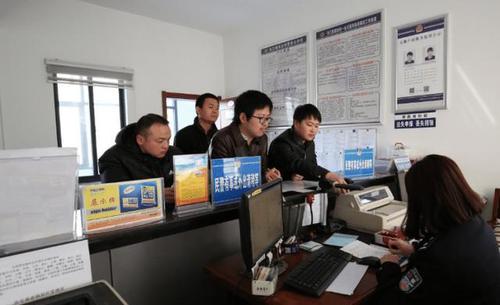 舜网 “宫”爸爸给三胞胎儿子取名，民警看完笑翻：长大后来我这上班