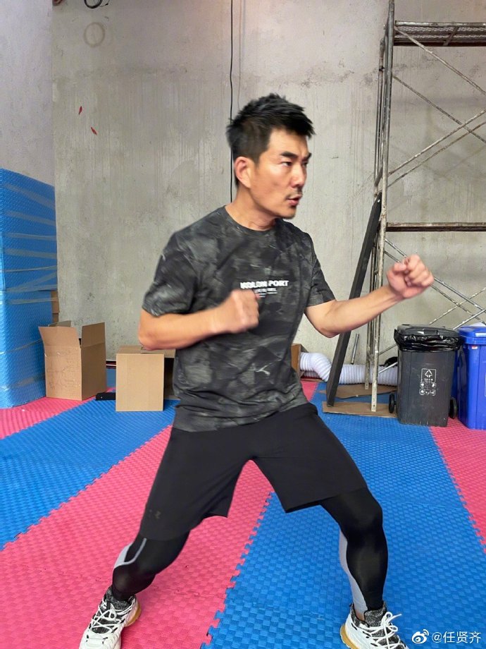 任贤齐|任贤齐月瘦34斤上热搜，年过50颜值回春，减肥原因曝光