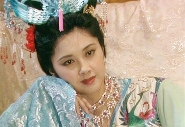 怦然再心动|女儿国国王颜值有多绝？年轻时漂亮到犯规，放大十倍都零瑕疵！