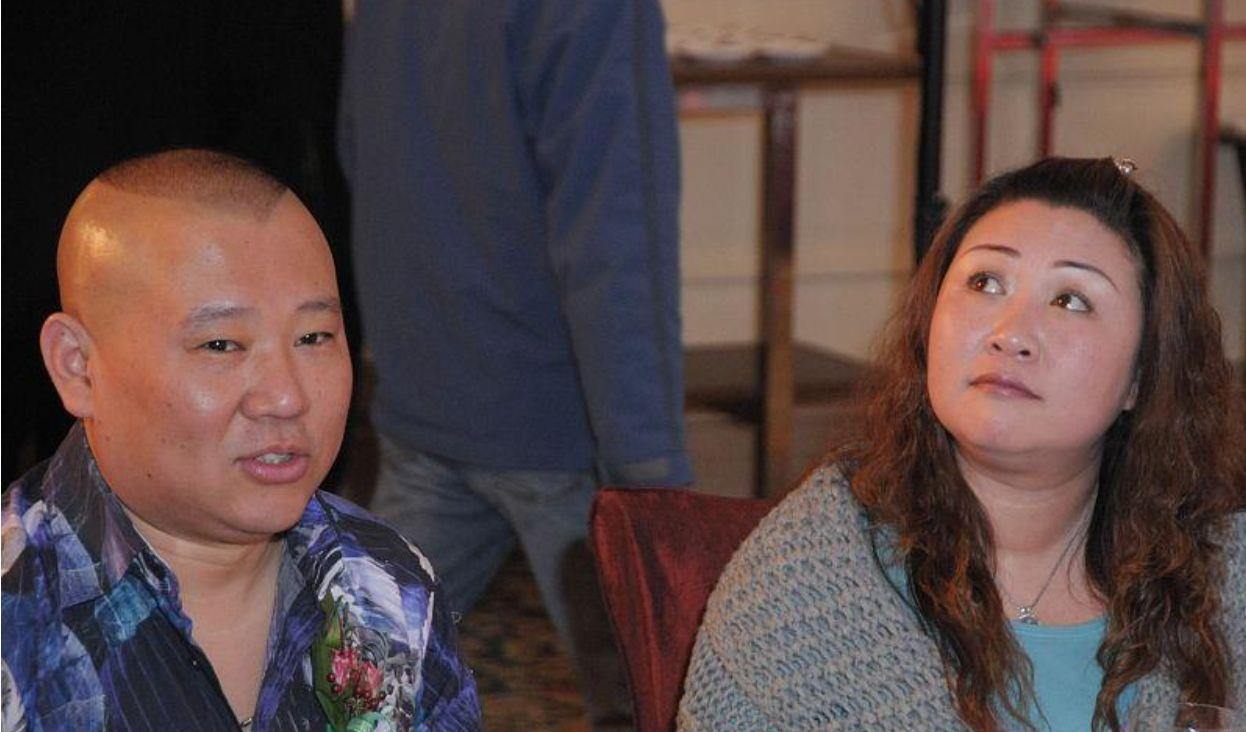 郭德纲|郭德纲妻子王惠深夜寻人，众徒弟纷纷转发，得知真相暖人心