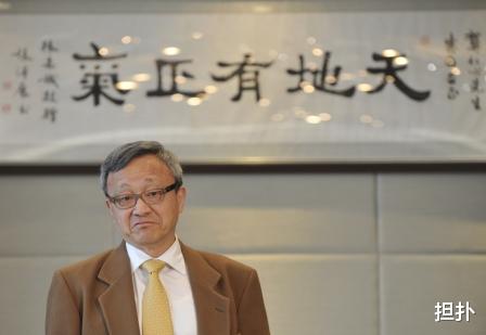 坐拥6千多个停车位,一年可以收租3亿多,可惜却一分钱都不能花