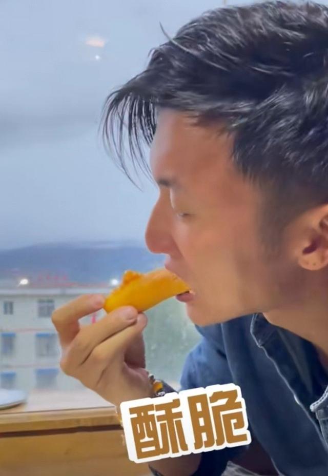 谢霆锋|谢霆锋三亚被偶遇，低调打扮难掩精致侧颜，却意外暴露了真实身高