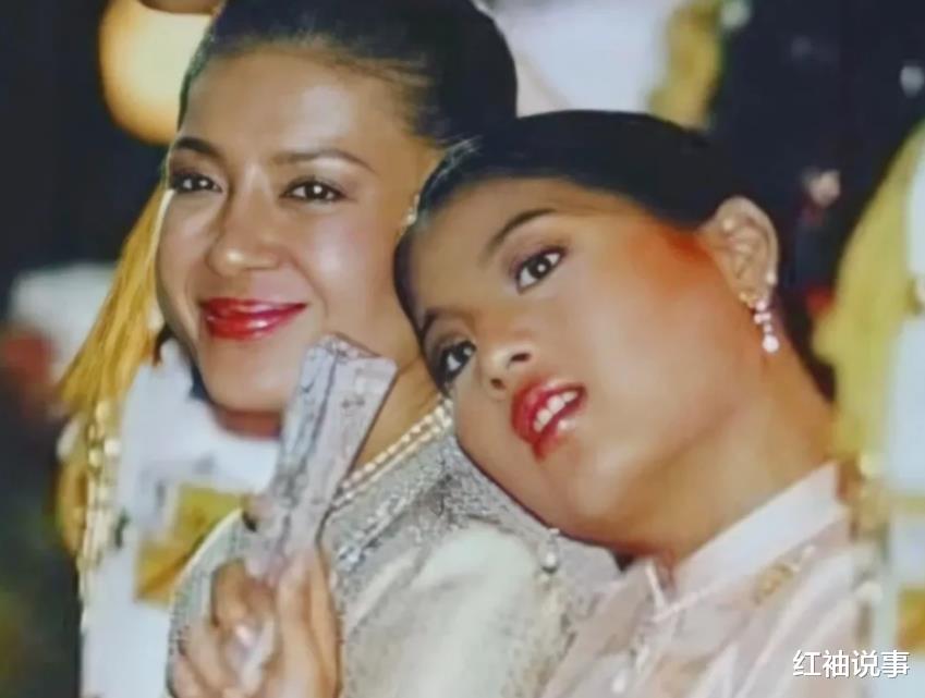 思蕊梵|3岁提帮功聪明伶俐，一头扑进思蕊梵怀里，高冷泰王被儿子逗笑