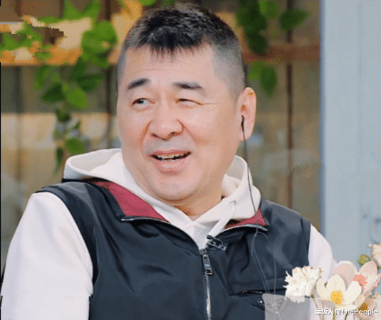 吕良伟|内娱“大叔”发福油腻,香港男星清爽帅气,这对比也太惨烈了吧