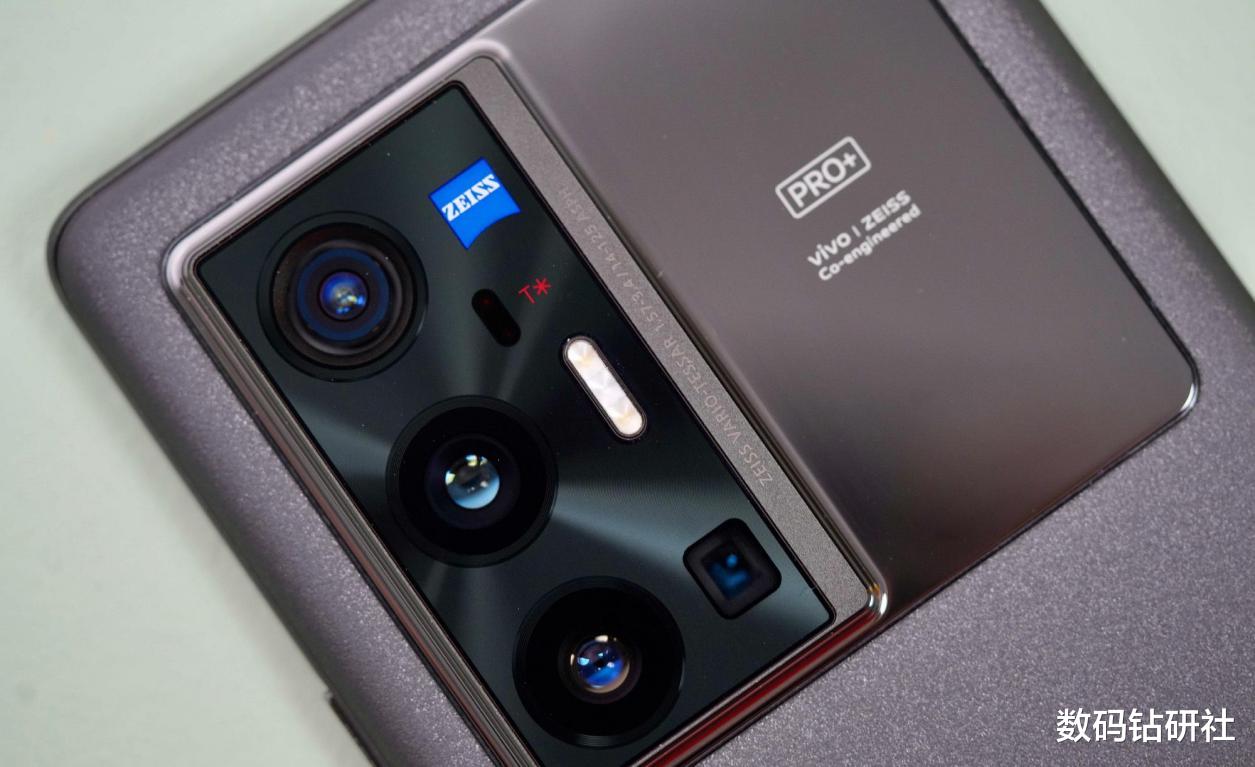 摄像头 如果从颜值上来看,vivo X70 Pro+符合高端旗舰的标准吗?
