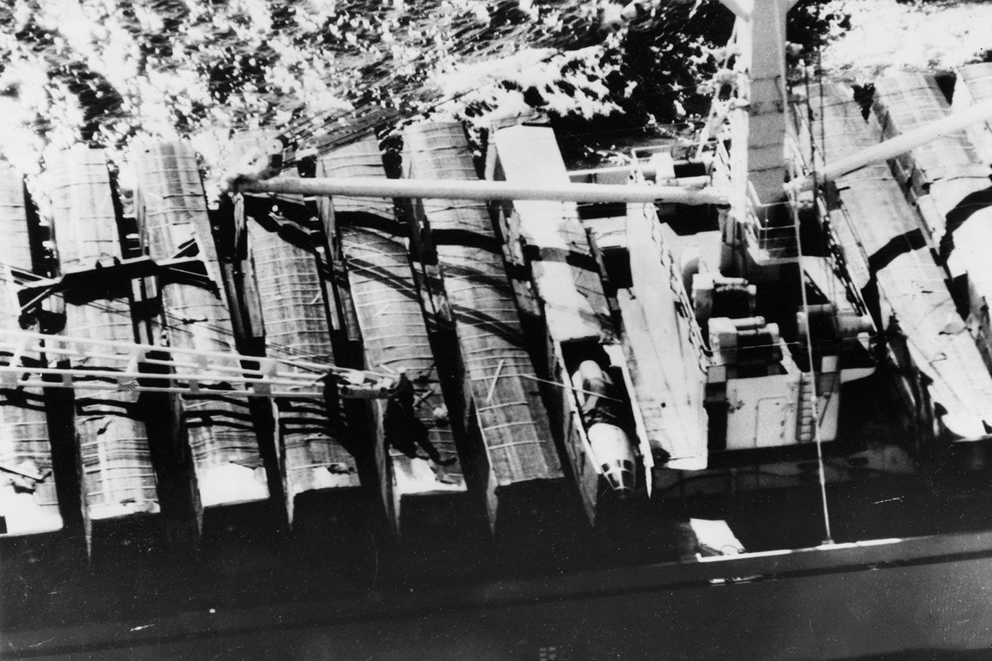 氢弹|轰炸机携4枚百万吨当量氢弹起火坠海，一枚失踪，三枚发生泄漏