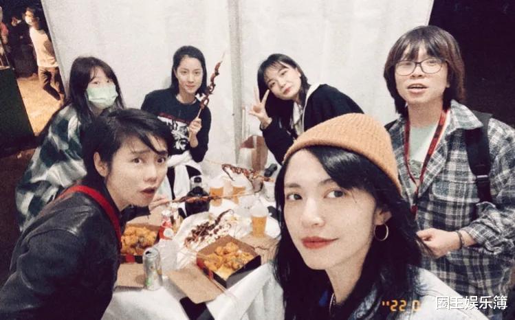 姚晨|许飞跟姚晨跨年，自嘲没人气：在别人粉丝尖叫声中跨年