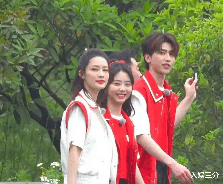 谭松韵|谭松韵李沁上跑男，当162cm遇166cm，谁谎报身高很显然