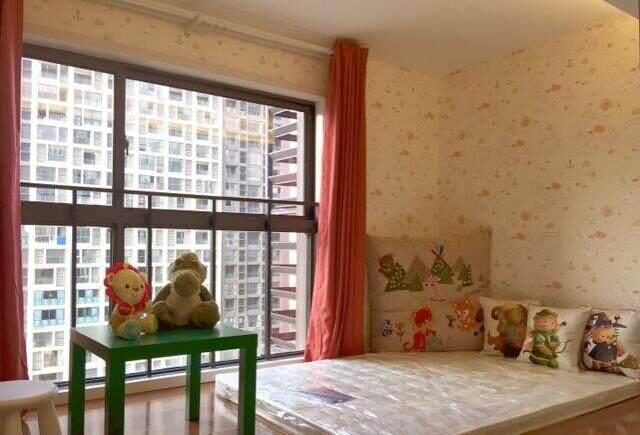 老公硬要用“麻绳”做扶手，主卫全透明，地板铺水泥！谁见过？