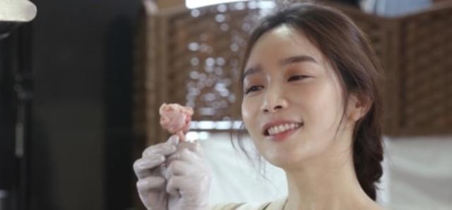 李敏英|女人就怕嫁错郎，13天短命婚姻后，45岁李敏英在家吃牛肉练普拉提