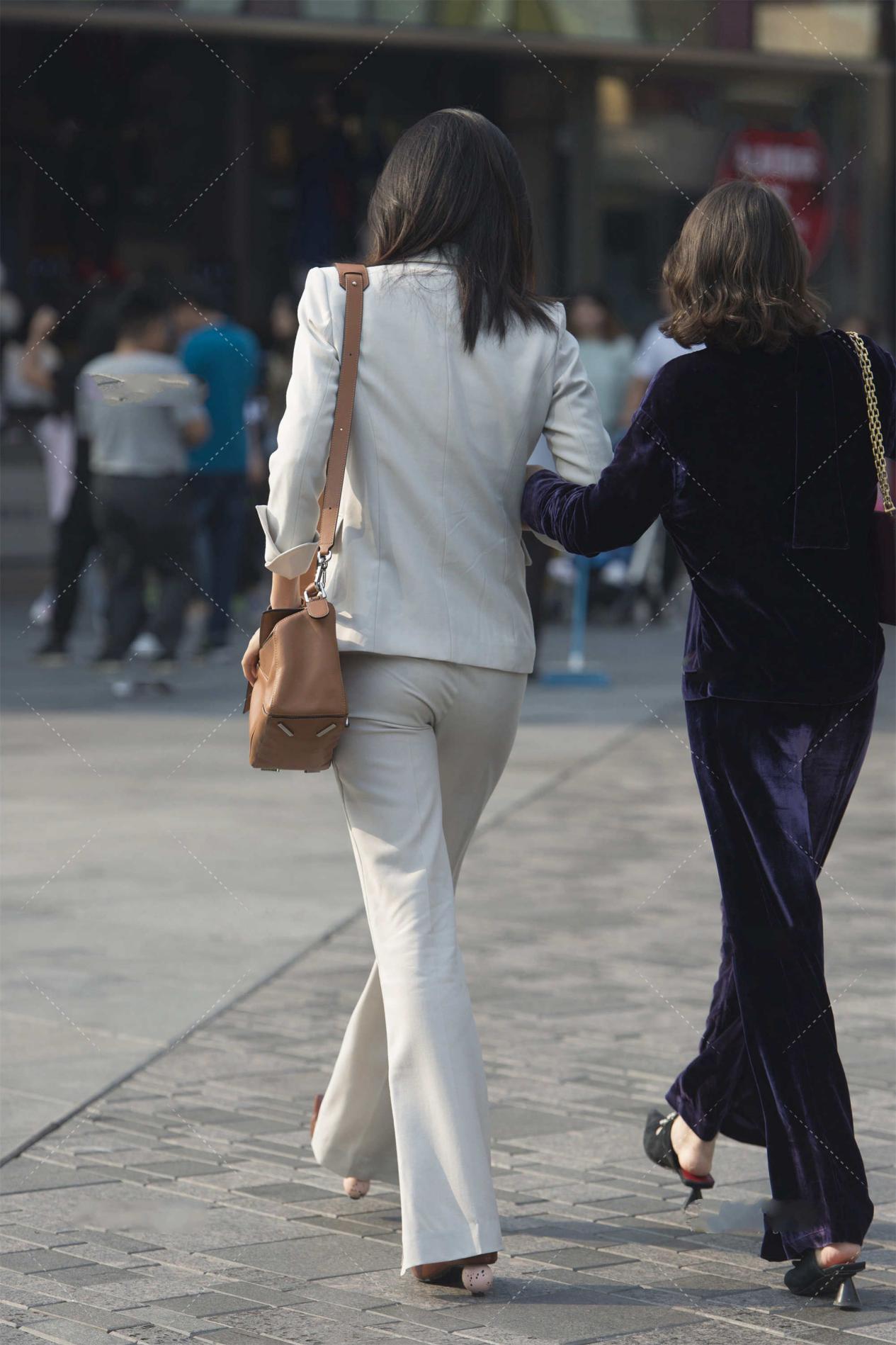 西装|大方得体的白色西服套装,专业范十足,时尚又洋气