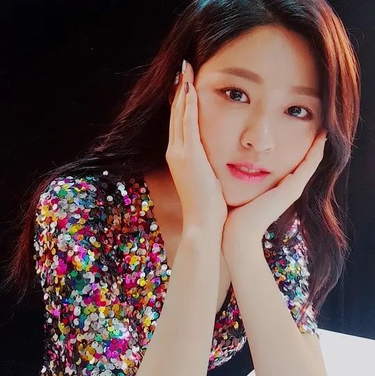 |她被誉为“宅男炸弹”，曾因肥胖遭到群嘲，就连吃口炸鸡也被训斥