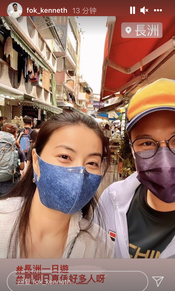 霍启刚|霍启刚携妻吃路边摊接地气,郭晶晶穿小香风出镜,戴耳环造型精致