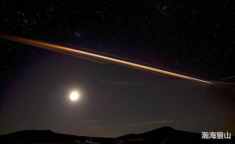 暗物质 既然说有暗物质，为何不会撞上？暗物质可以当武器吗？