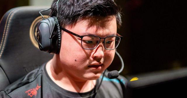 Uzi|LOL:Uzi被反噬了,孤泳者小代出面硬刚Uzi粉丝,忍无可忍了