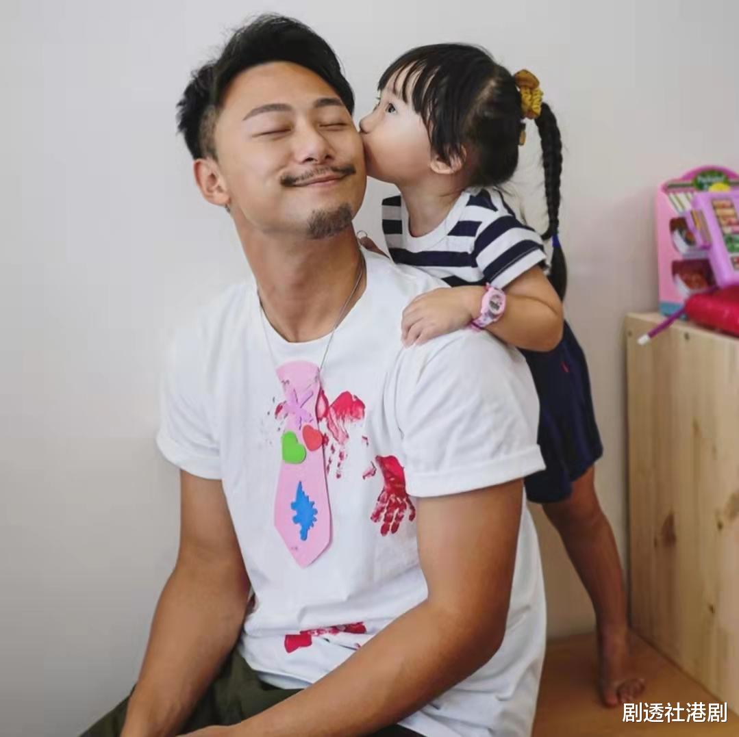 杨潮凯|终圆梦！TVB“肌肉男神”升级当电影导演，曾饰演过多个跑龙套角色