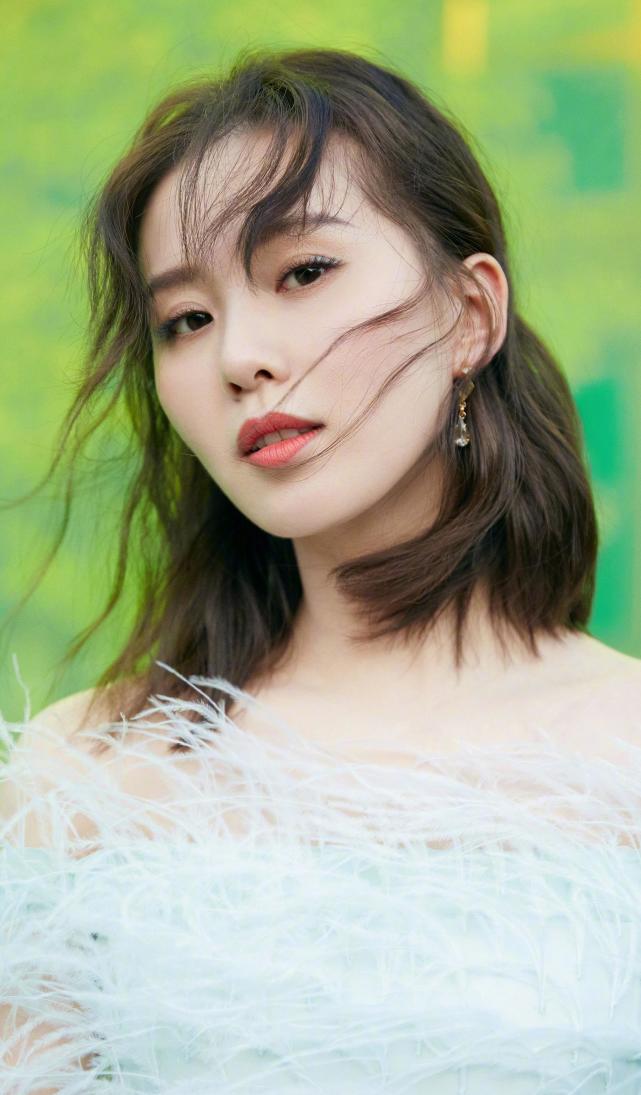 |多面人生游刃有余！气质如兰俏佳人，刘诗诗令人如沐春风