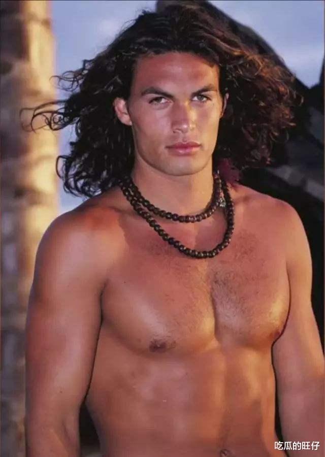 杰森·莫玛|42岁海王有多痴情？8岁爱上未来老婆，盛宠爱妻16年，把她当女王