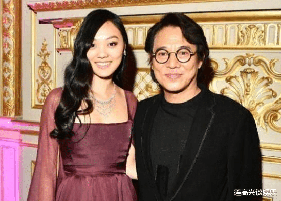 李连杰|李连杰女儿7岁为刘德华伴舞，8岁陪成龙走红毯，19岁却成这般模样