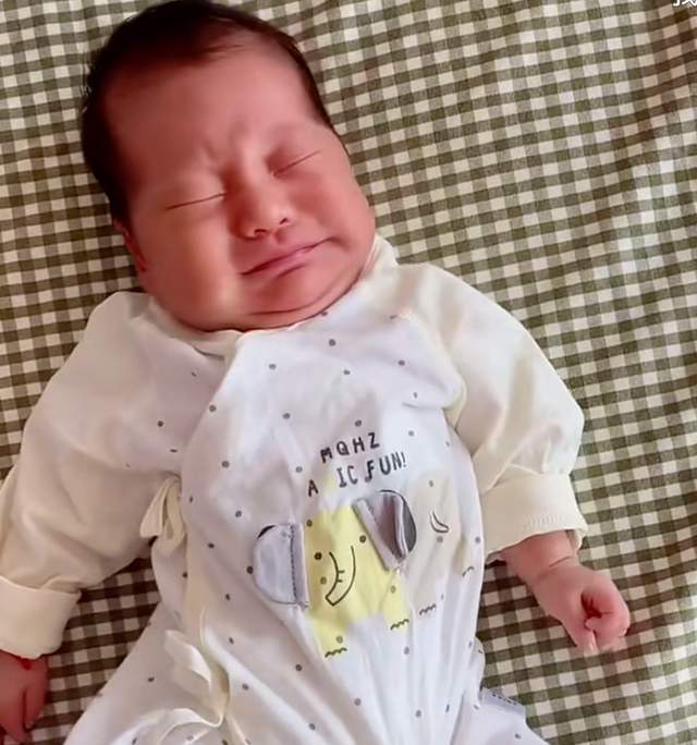 京妈说|婴儿发育口诀：一月睡二月哭三月攒肚，家长做得对宝宝发育更好