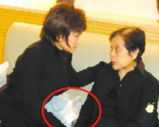 刘晓庆|他的葬礼轰动了整个娱乐圈,半个圈内的人都前来吊唁