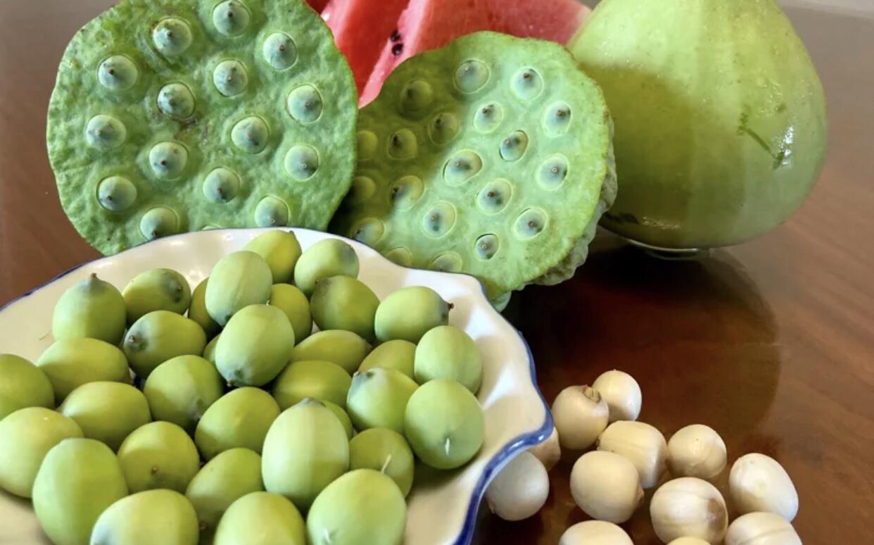 莲子|7月这菜正当季,买来剥皮一炖,清火养胃消暑气,三伏天喝好滋润