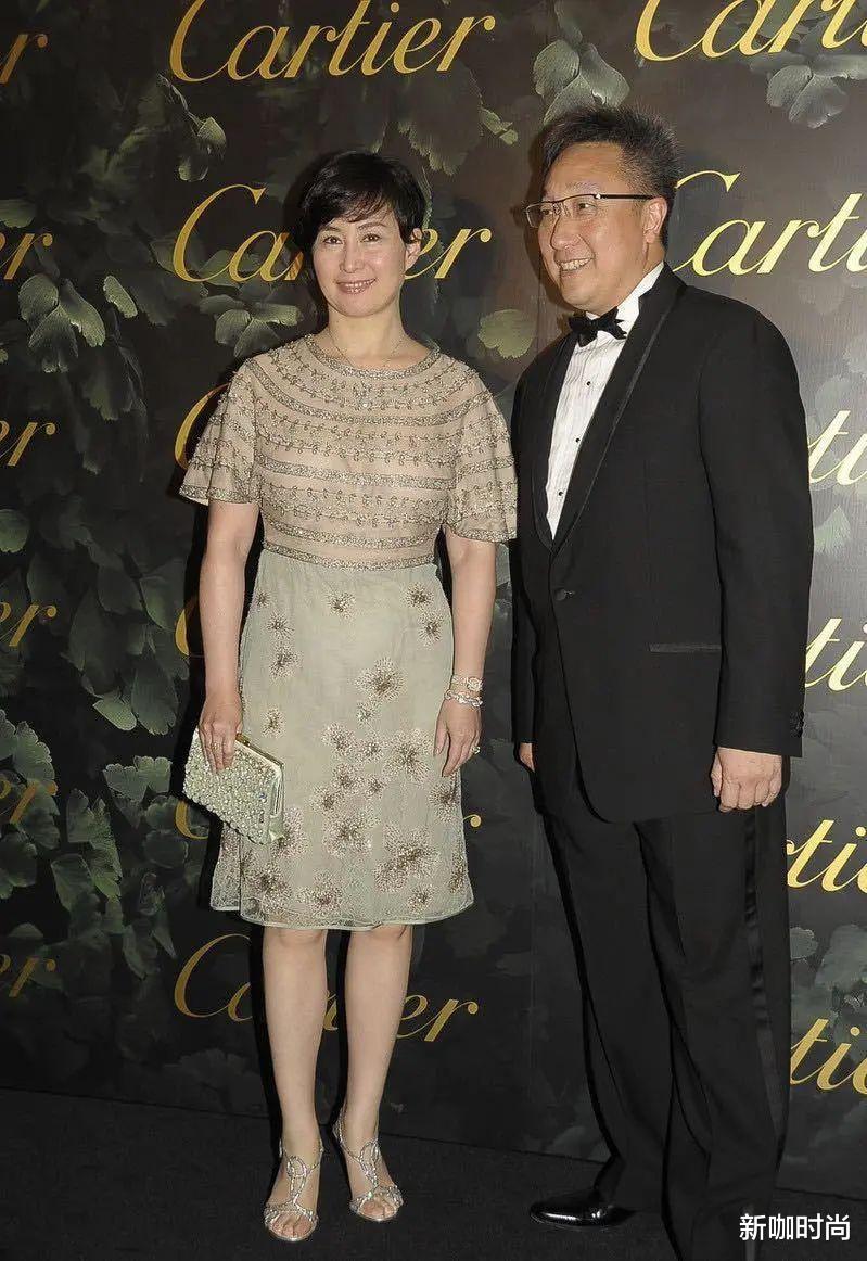 新咖时尚|何超琼才是真“豪门”，一袭薄荷绿连衣裙，彰显“大小姐”气质