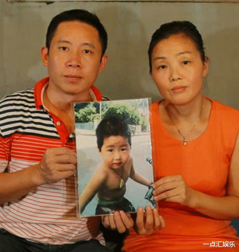 姐姐|买家姐姐晒孙卓照，没心没肺傻笑，网友：生父绝望生母崩溃