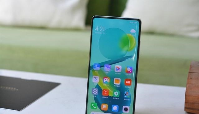 相机 屏下相机仅2458元，还有骁龙870+120Hz屏，背面设计有点像华为P50