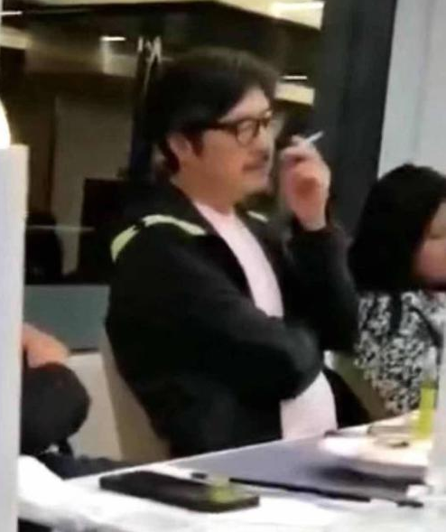 林志玲|王岳伦家庭聚餐不带李湘？在11岁女儿旁抽烟，女儿态度惹争议