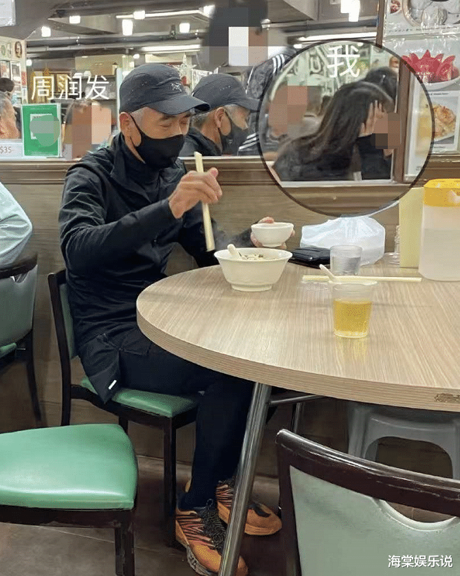 周润发|周润发近日被偶遇!66岁生活简朴吃素面配白水,老态龙钟白发苍苍