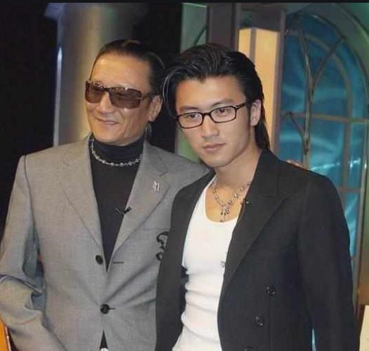 谢霆锋|谢家好消息，谢贤抱上孙女了，谢霆锋发文网友纷纷送上祝福