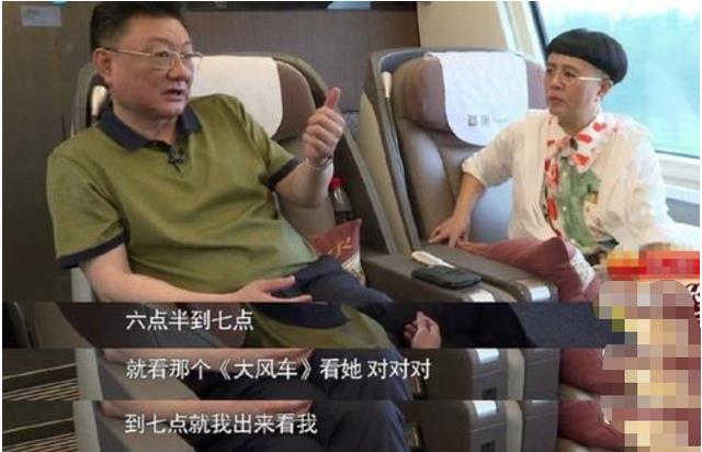 央视|央视王宁退役,网友终于看见他的下半身,恩爱三十年老婆竟然是她