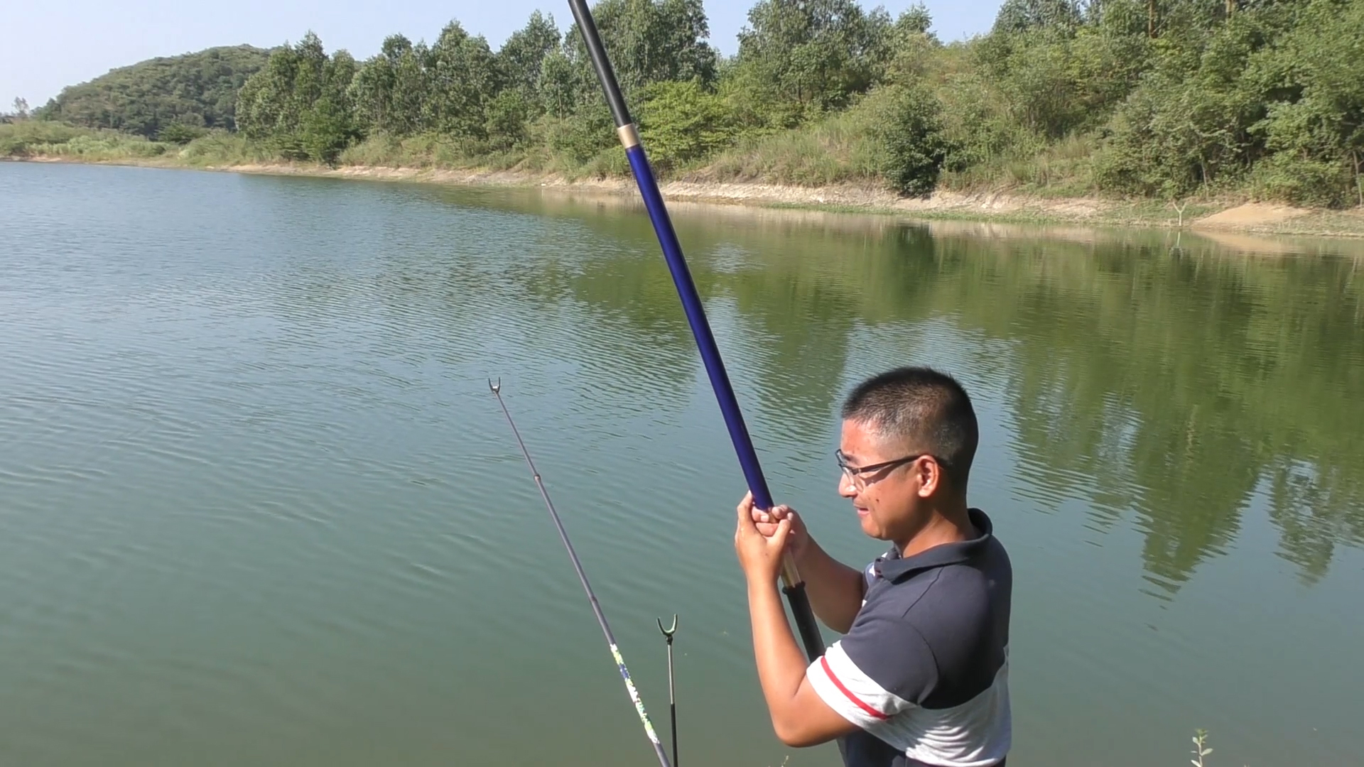 创造与魔法|钓鱼佬很黑最主要原因：阳光下出鱼，根据光线选钓位技巧