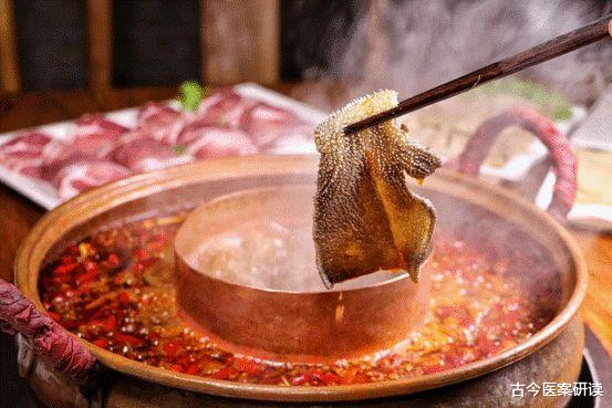 耳鸣|喝水也会致癌？医生：喝水不注意1习惯，胃癌随时找上门