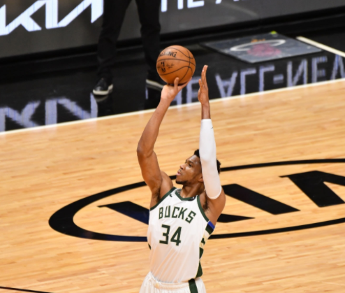 字母哥|罰球超時仍難罰中！字母哥罰球，籃網(wǎng)主場大屏計時，MVP又一軟肋暴露！