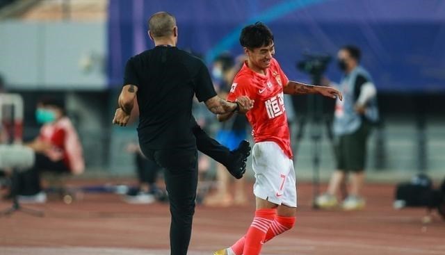 嘟小薯 不放心！卡帅仍在远程指挥恒大球员，本人一席话让人感动！