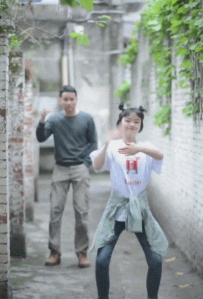 萌控孩|“哥们，你是不是忽略了车窗是透明的？别以为没人看得见！”哈哈