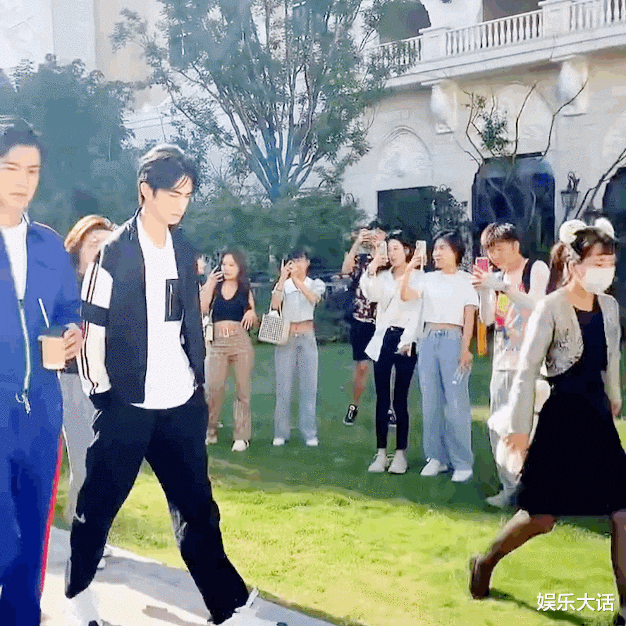 谭凯|别再嘲内娱大叔了！这10位男演员告诉你，不是港星才会身材管理