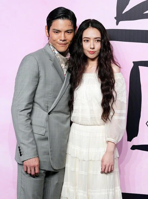 郭碧婷|有种“整容”叫做结婚不到一年，向佐没变，郭碧婷的脸却不敢认！