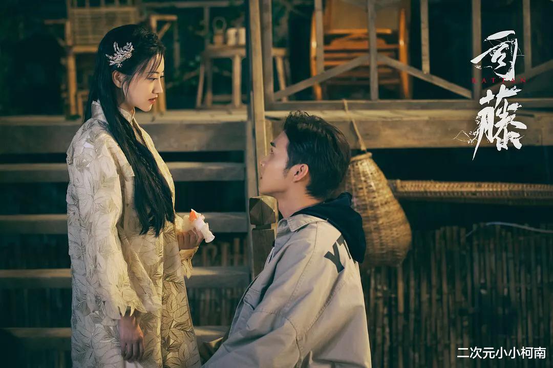 许晴|众女星同穿旗袍秀身材：景甜显丰腴，倪妮秀腰身，都难敌许晴一个弯腰！