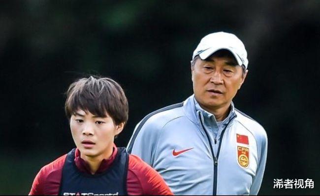 王霜|深夜0点！贾秀全做出争议表态：王霜收获坏消息，球迷骂声一片