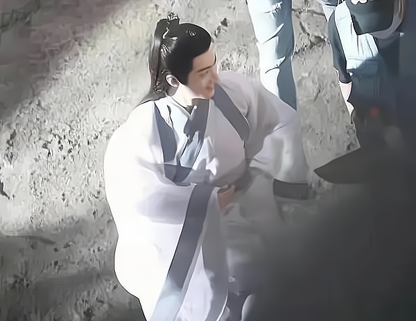 李易峰|肖战新剧《玉骨遥》开机！肖战光戏服就有60套，大女主戏变平番