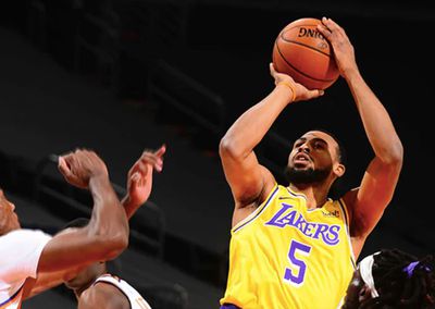 湖人队|湖人消息：重磅交易险达成，三大悍将加盟在即，詹眉伤情更新