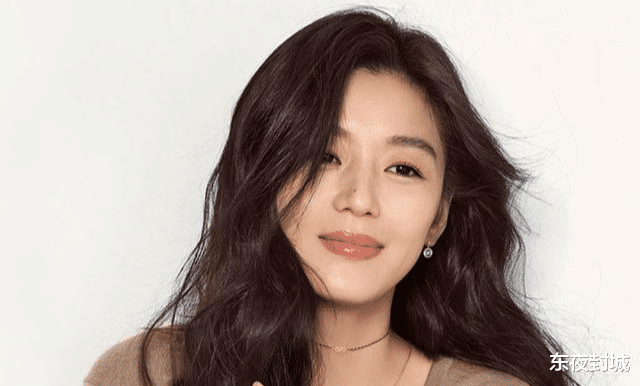 全智贤|初哆咪之39岁全智贤近照小腹微凸歪脸，网友爆：换了个人