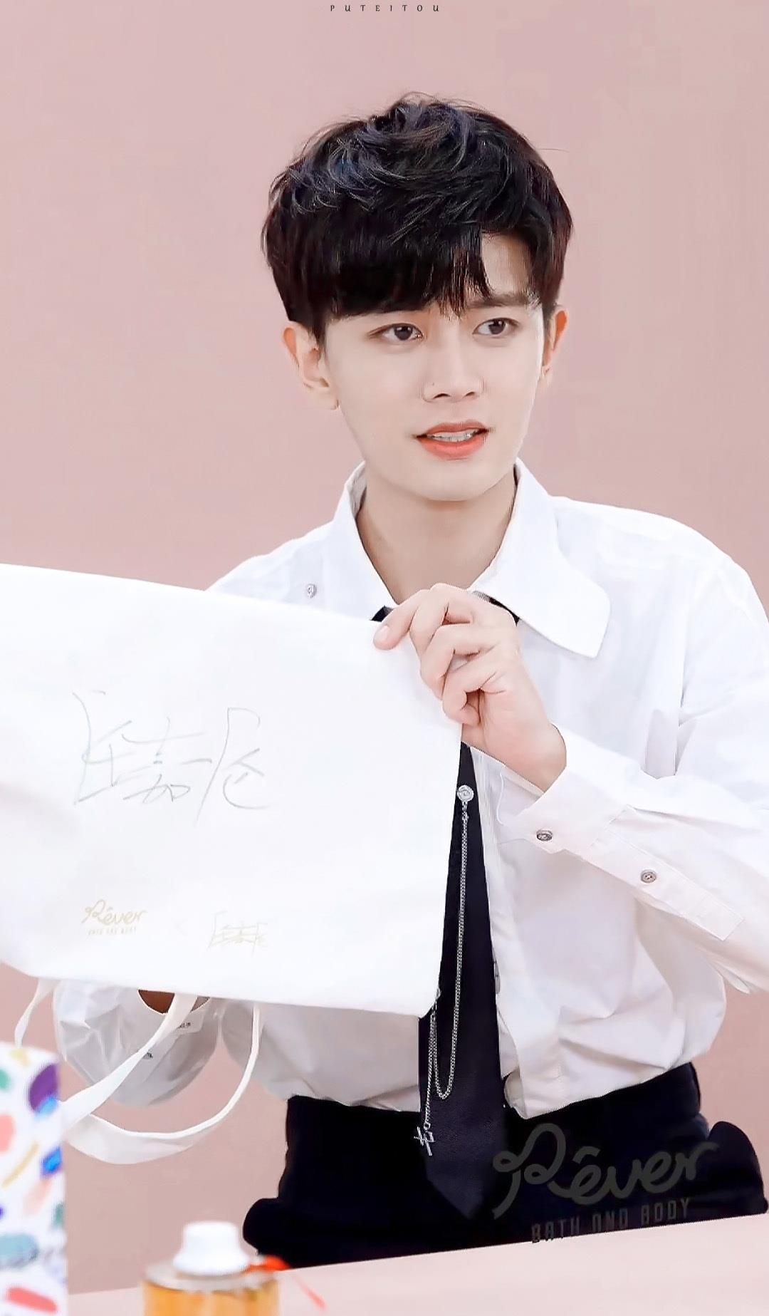 任嘉伦|起点很高,却因为一件事险些断送前程,如今凭实力回归巅峰,真牛